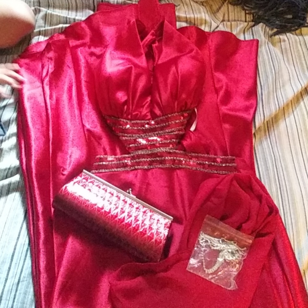 Beautiful red silk evening gown with clutc scarf n